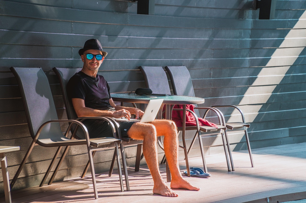 entdecken sie die vorteile von remote work! erfahren sie, wie flexibles arbeiten von zu hause effizientes zeitmanagement, work-life-balance und neue karrieremöglichkeiten bietet. jetzt mehr über homeoffice und digitale zusammenarbeit erfahren.